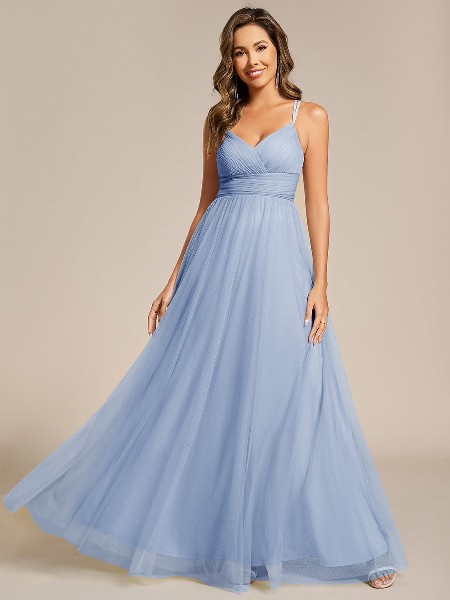 Romantic Spaghetti Straps Tulle Bridesmaid Dresses with Lace Backless Crossover Halter Design