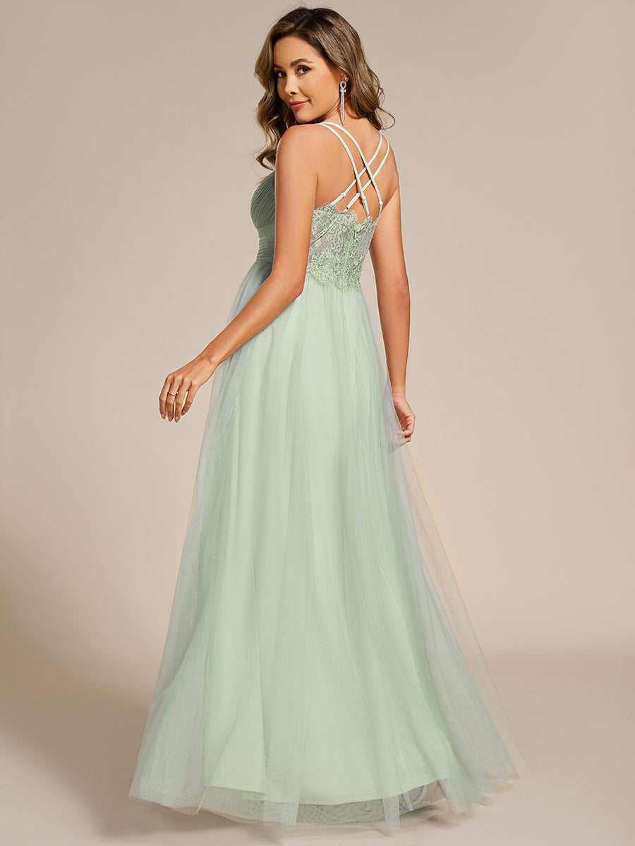 Romantic Spaghetti Straps Tulle Bridesmaid Dresses with Lace Backless Crossover Halter Design