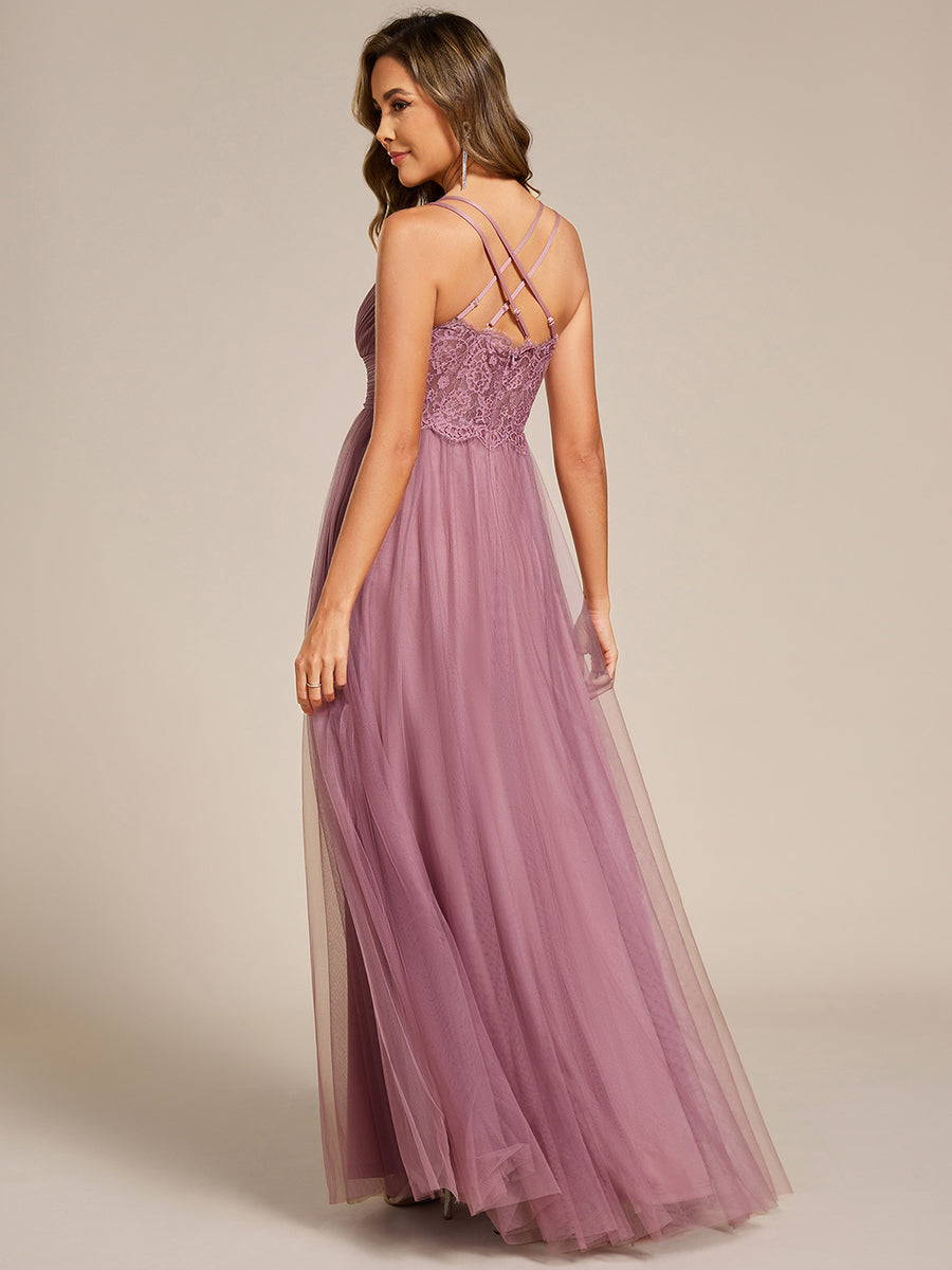 Romantic Spaghetti Straps Tulle Bridesmaid Dresses with Lace Backless Crossover Halter Design